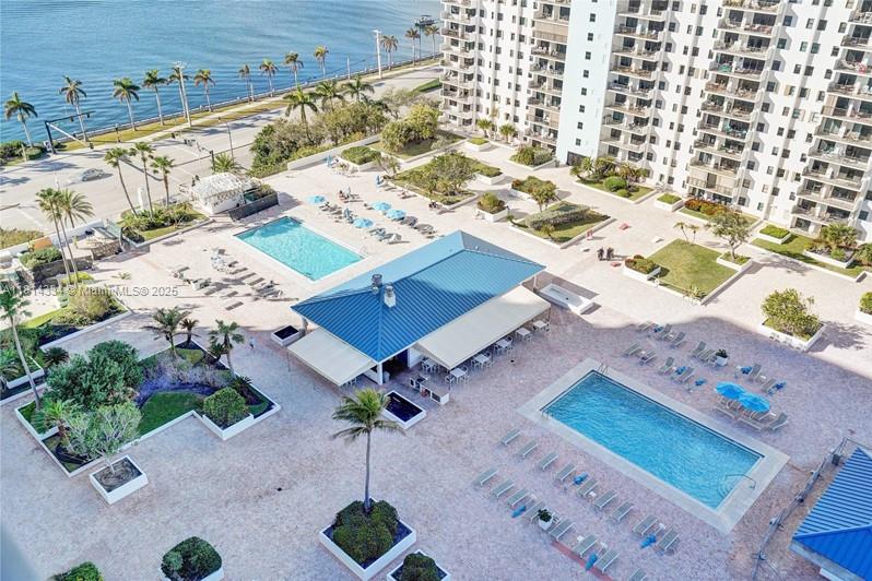 SUMMIT CONDO - Residential