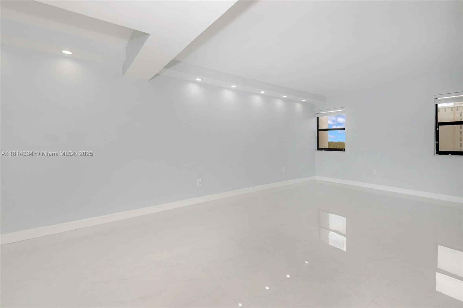 SUMMIT CONDO - Residential