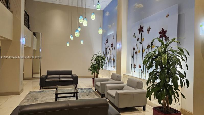 SUMMIT CONDO - Residential