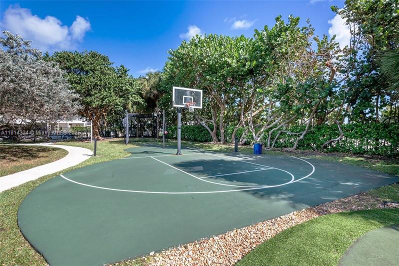 SUMMIT CONDO - Residential