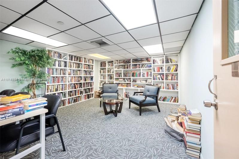 SUMMIT CONDO - Residential