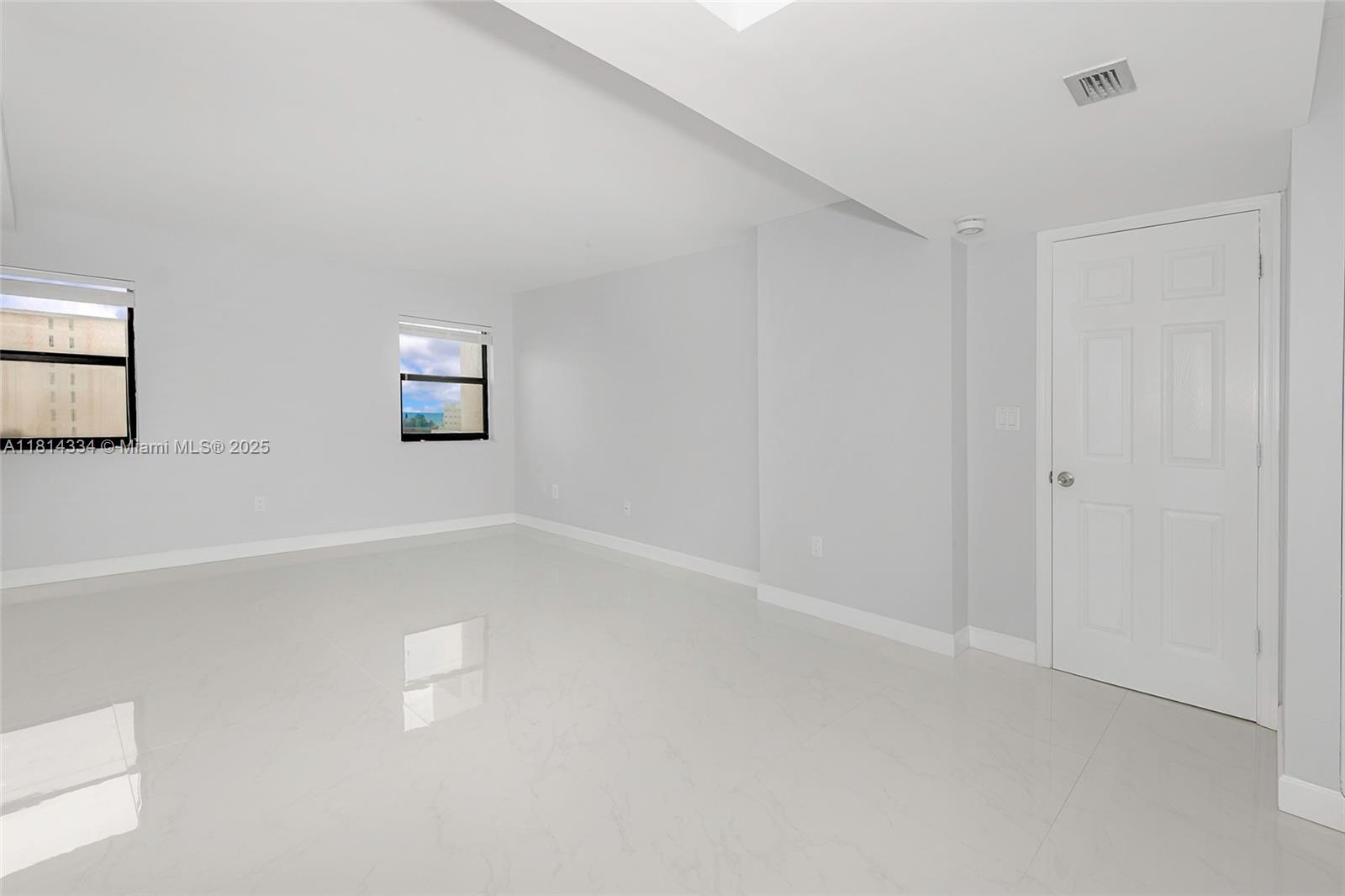 SUMMIT CONDO - Residential