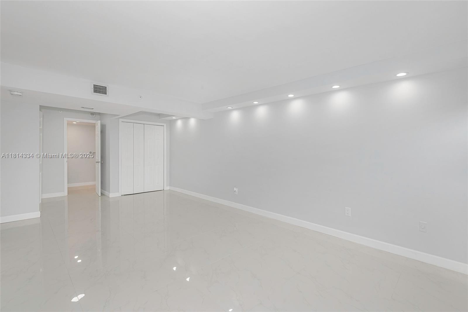 SUMMIT CONDO - Residential