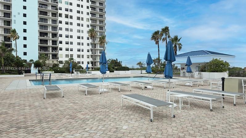 SUMMIT CONDO - Residential