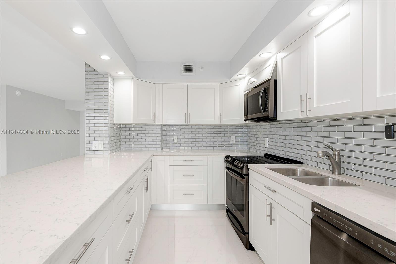 SUMMIT CONDO - Residential