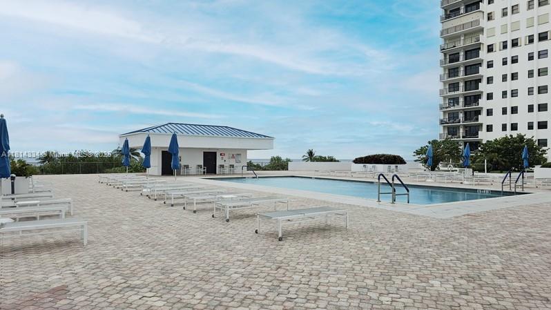 SUMMIT CONDO - Residential