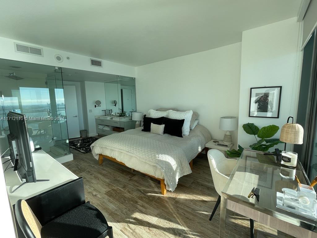 PARAISO BAY CONDO - Residential