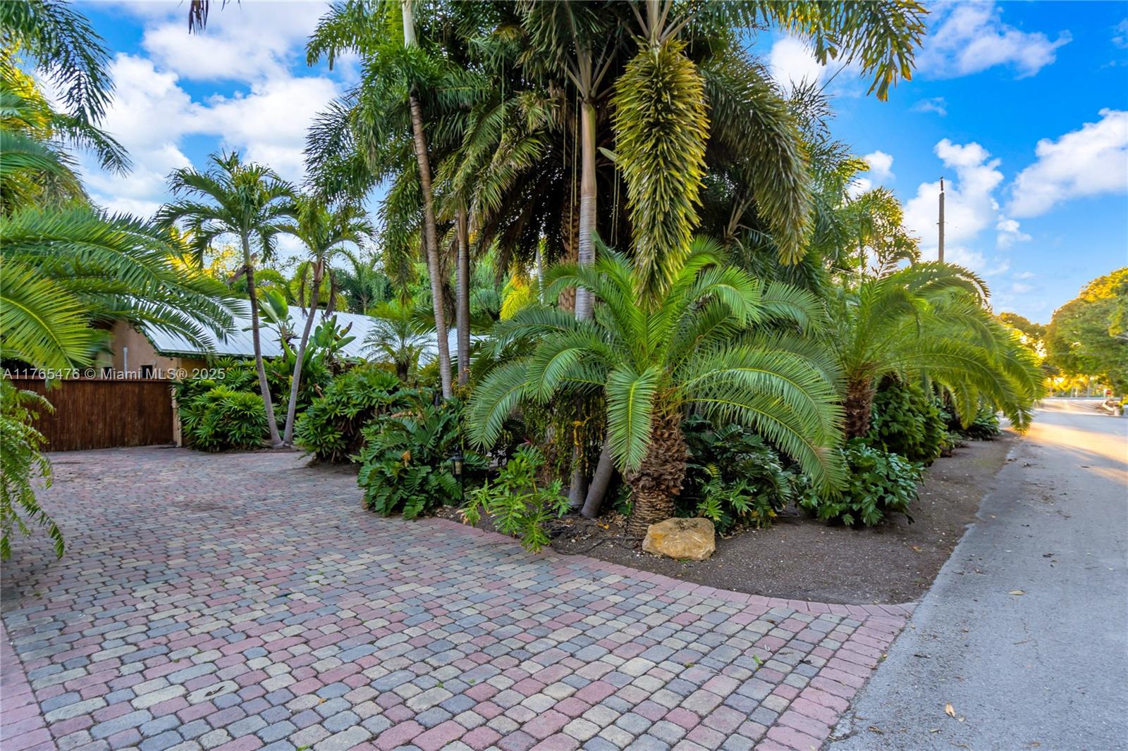 9 Bass Ave, Key Largo, Monroe County, Florida - 3 Bedrooms  
2 Bathrooms - 