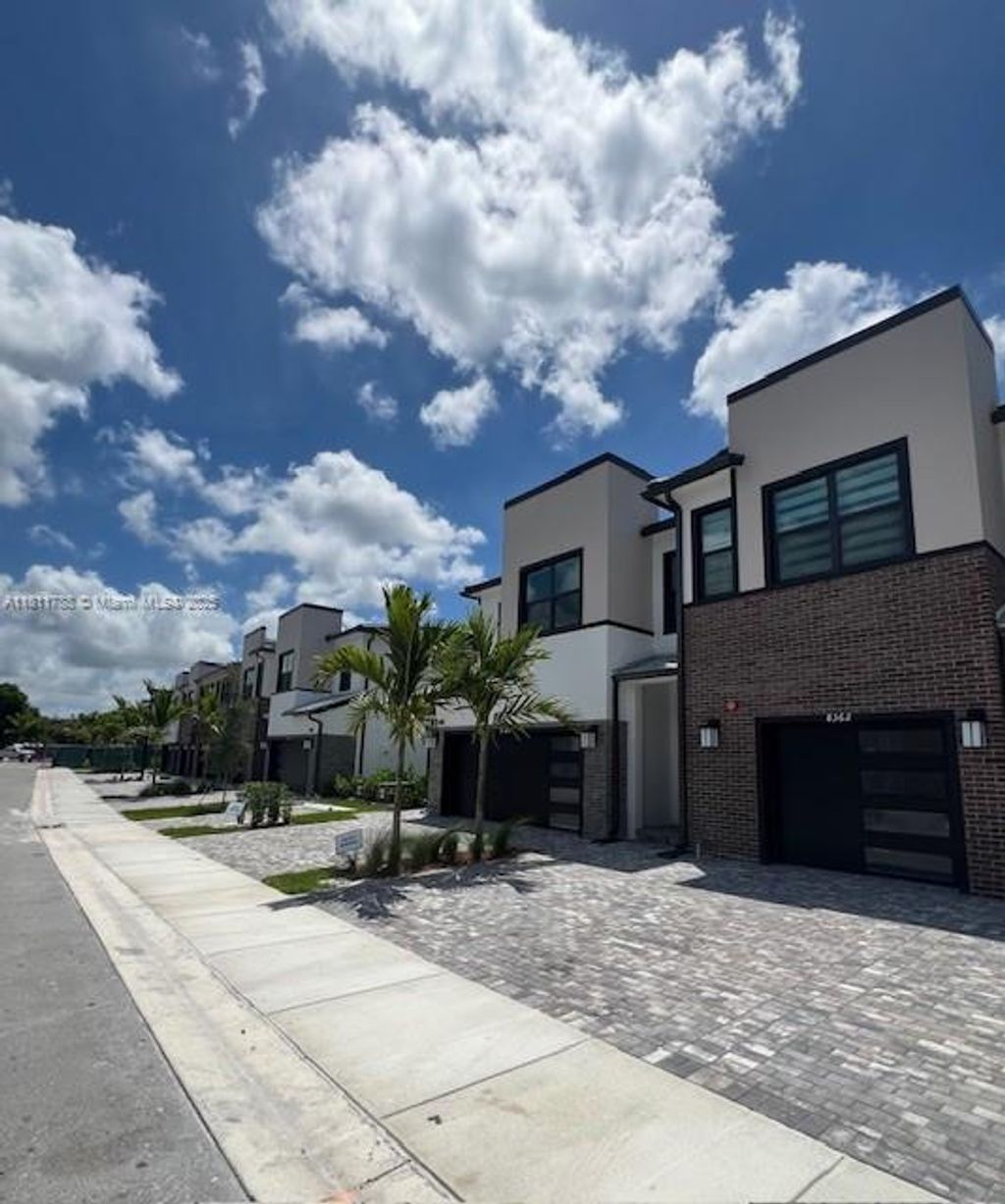 Photo of 8362 NW 7th Pl #8362, Plantation, FL 33324 (MLS # A11811788)