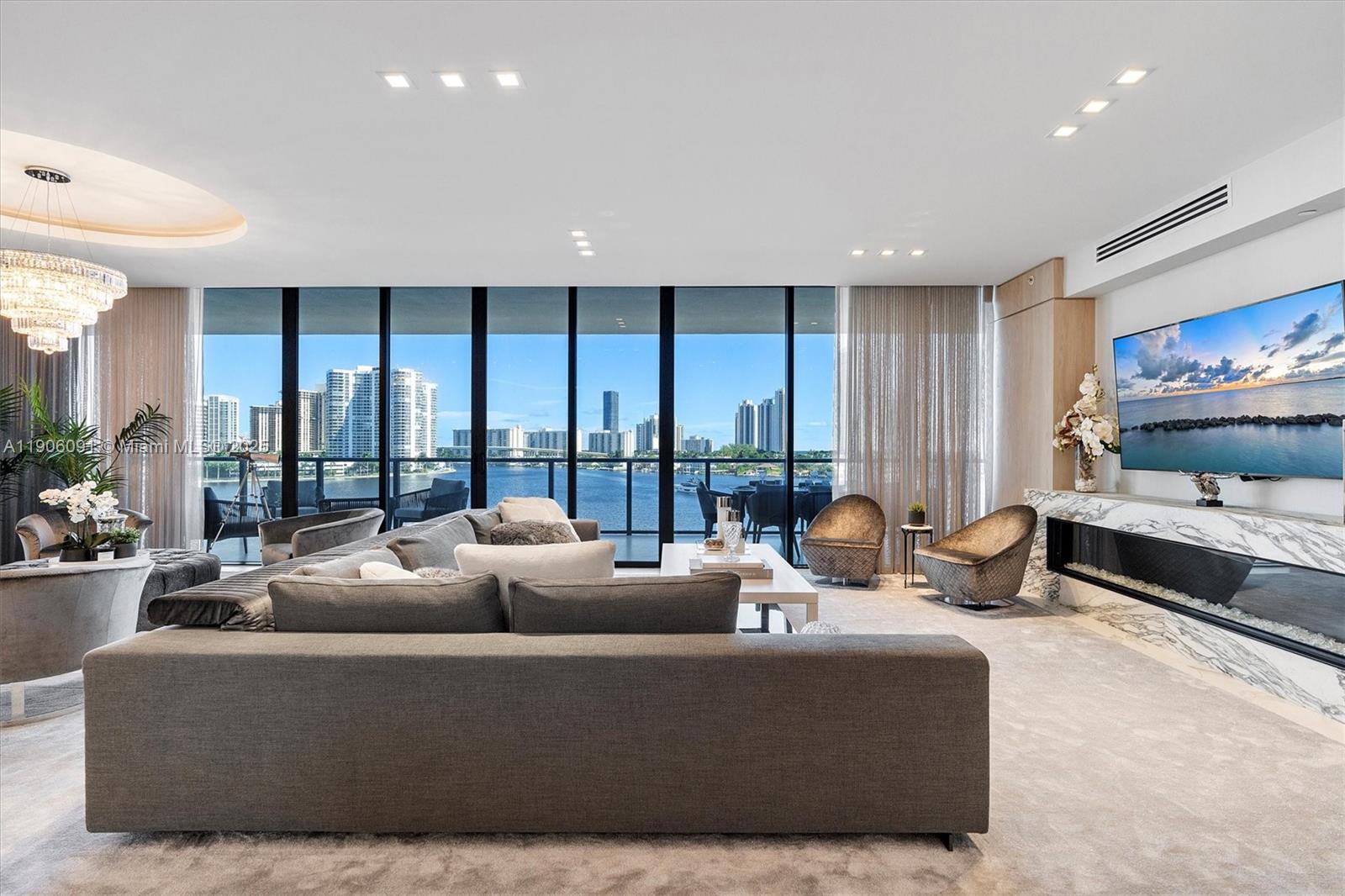 PRIVE CONDO - Residential
