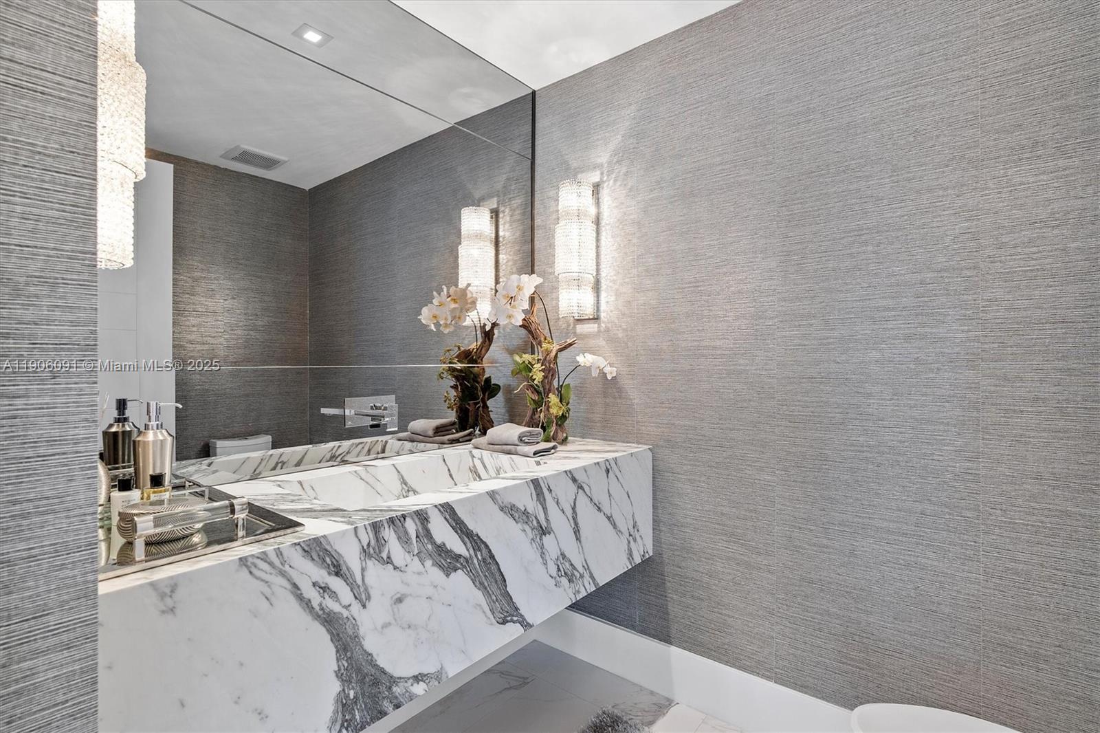 PRIVE CONDO - Residential