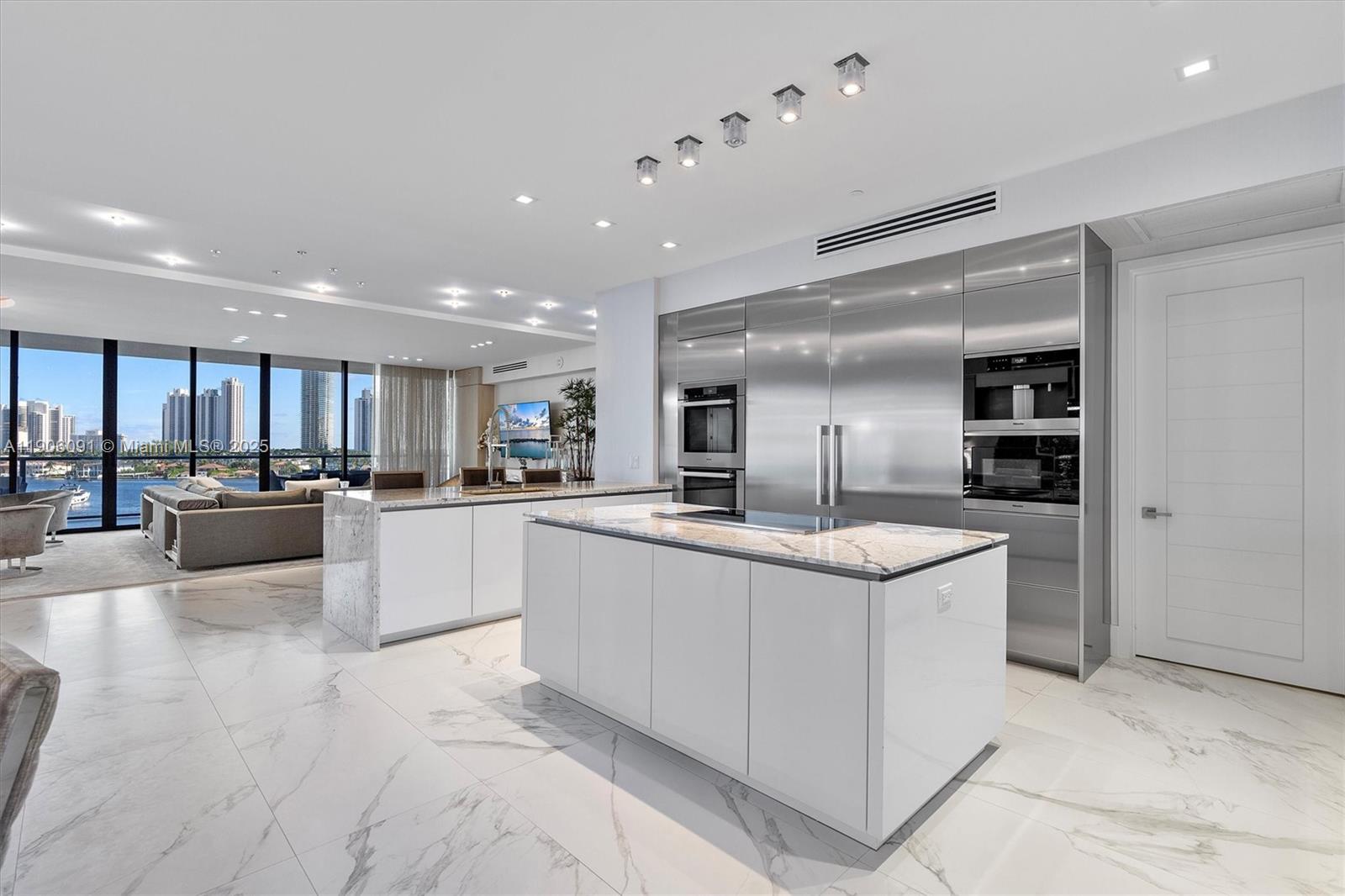 PRIVE CONDO - Residential