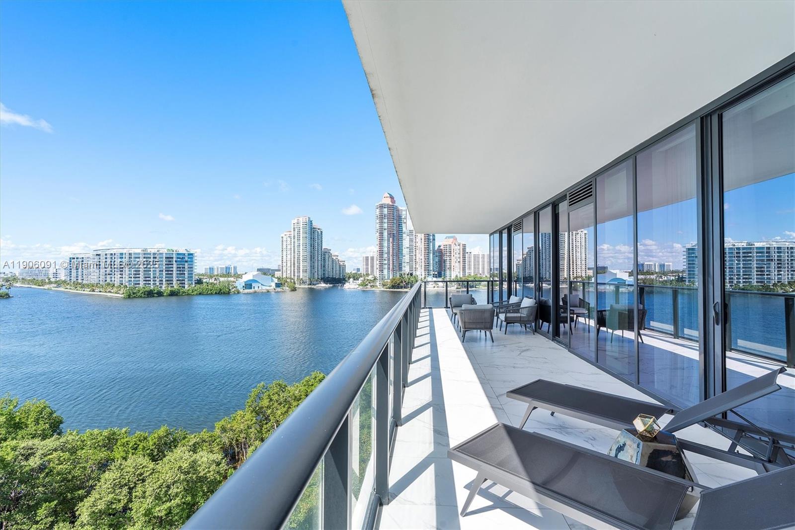 PRIVE CONDO - Residential