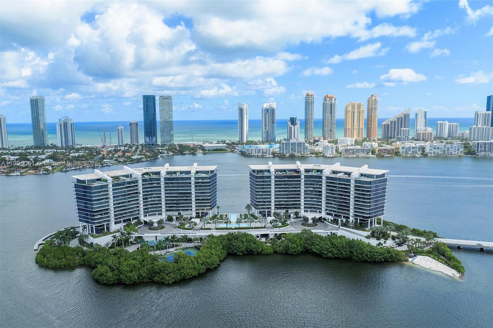 PRIVE CONDO - Residential