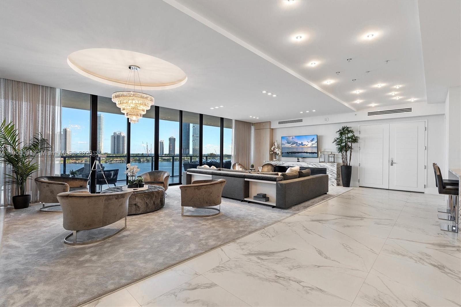 PRIVE CONDO - Residential