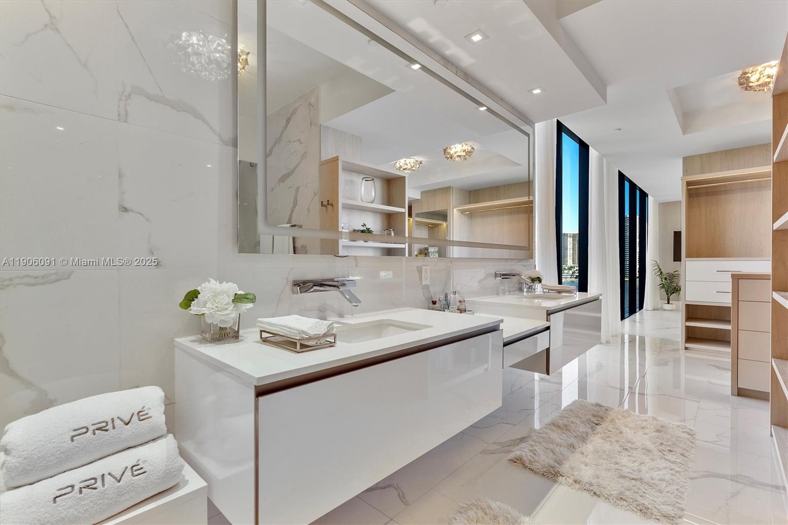 PRIVE CONDO - Residential