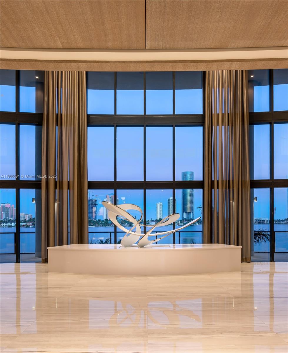 PRIVE CONDO - Residential