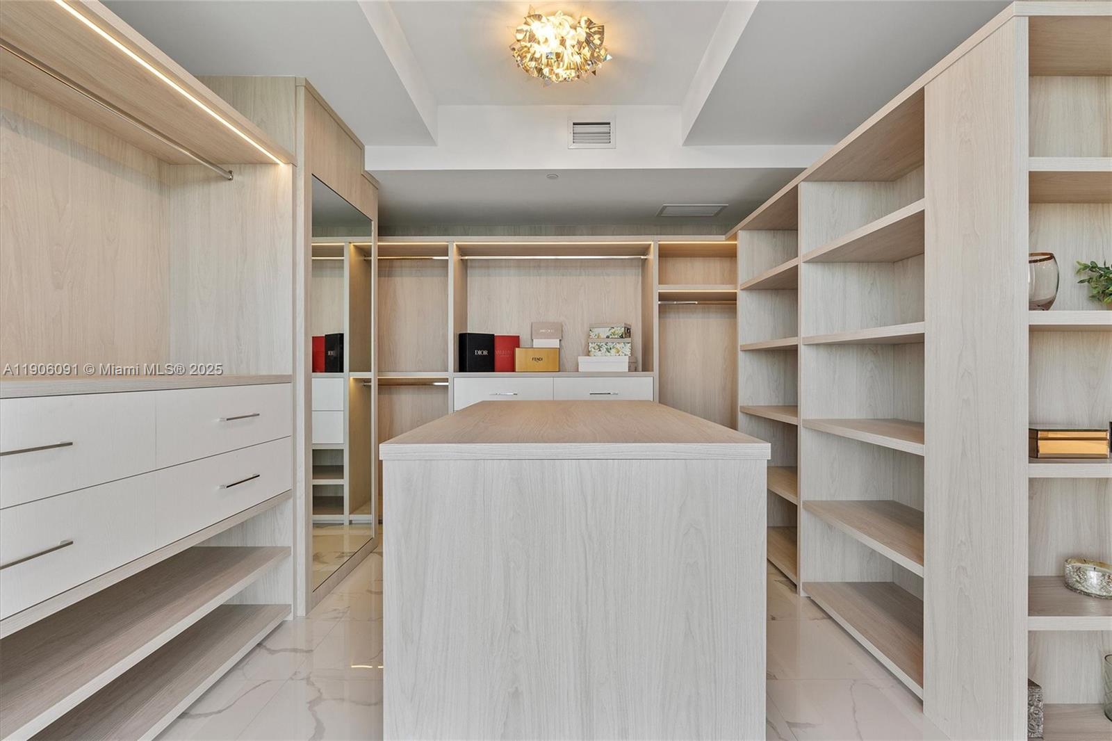 PRIVE CONDO - Residential