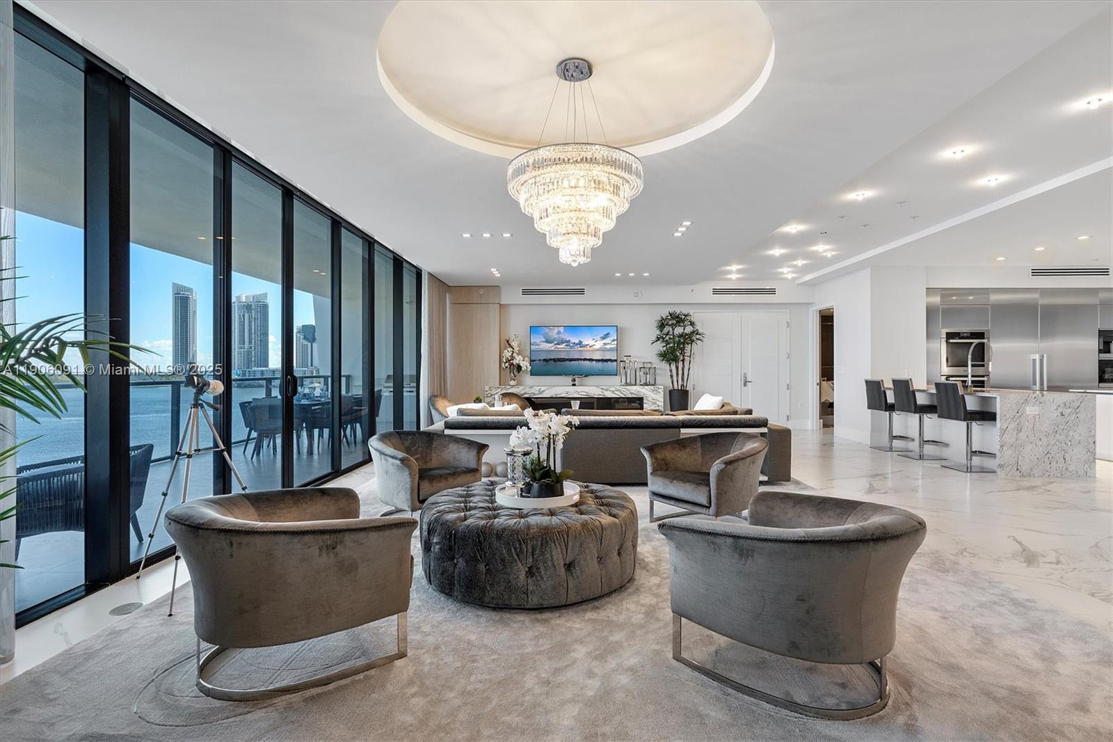 PRIVE CONDO - Residential