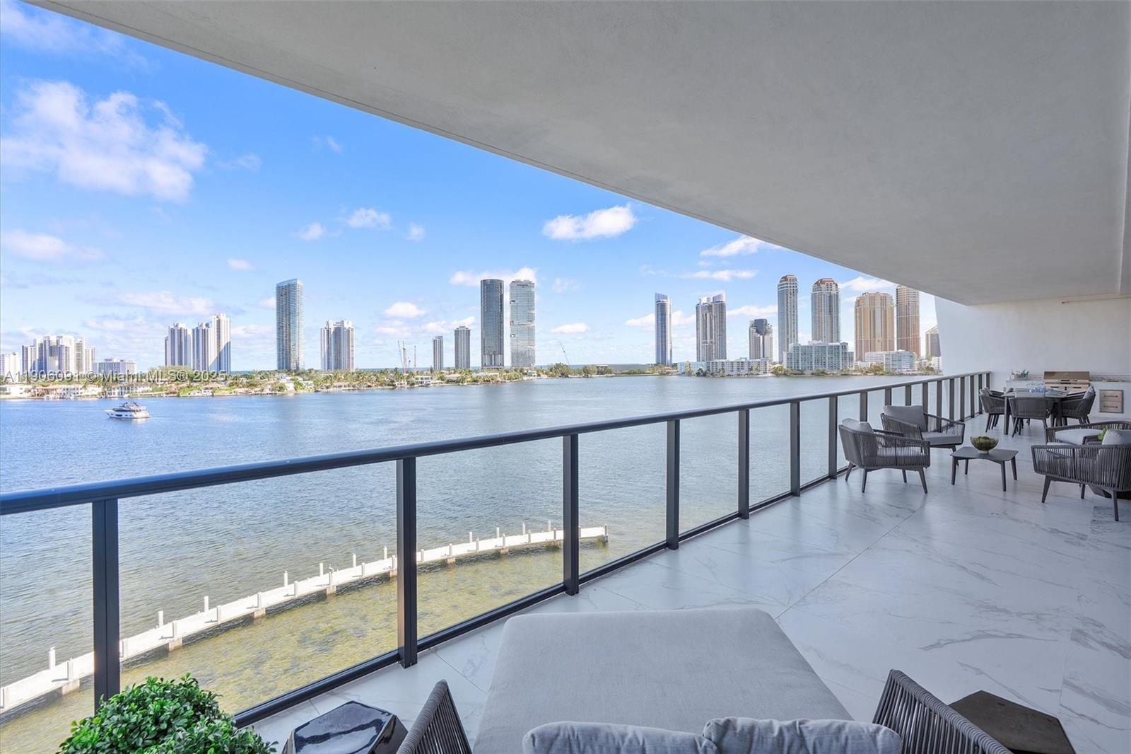 PRIVE CONDO - Residential