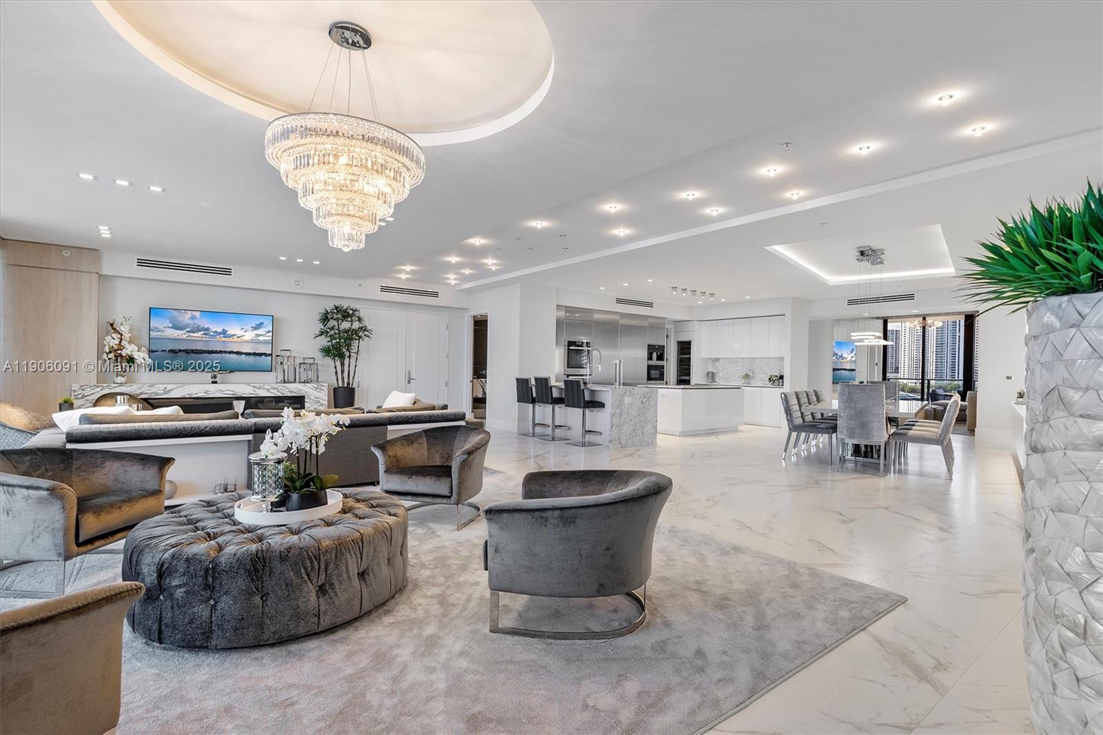 PRIVE CONDO - Residential