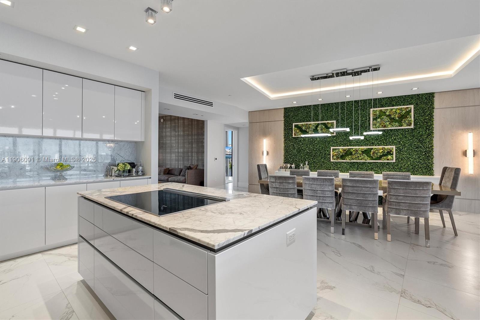 PRIVE CONDO - Residential