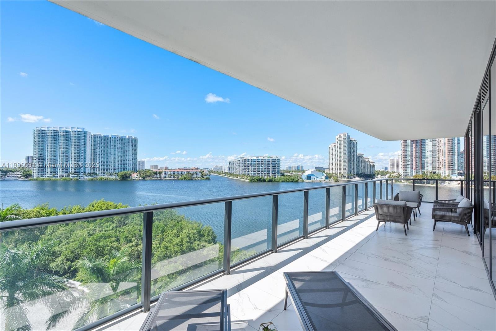 PRIVE CONDO - Residential