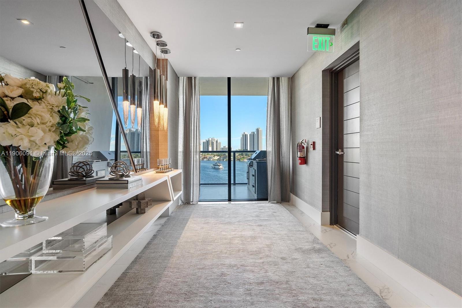 PRIVE CONDO - Residential