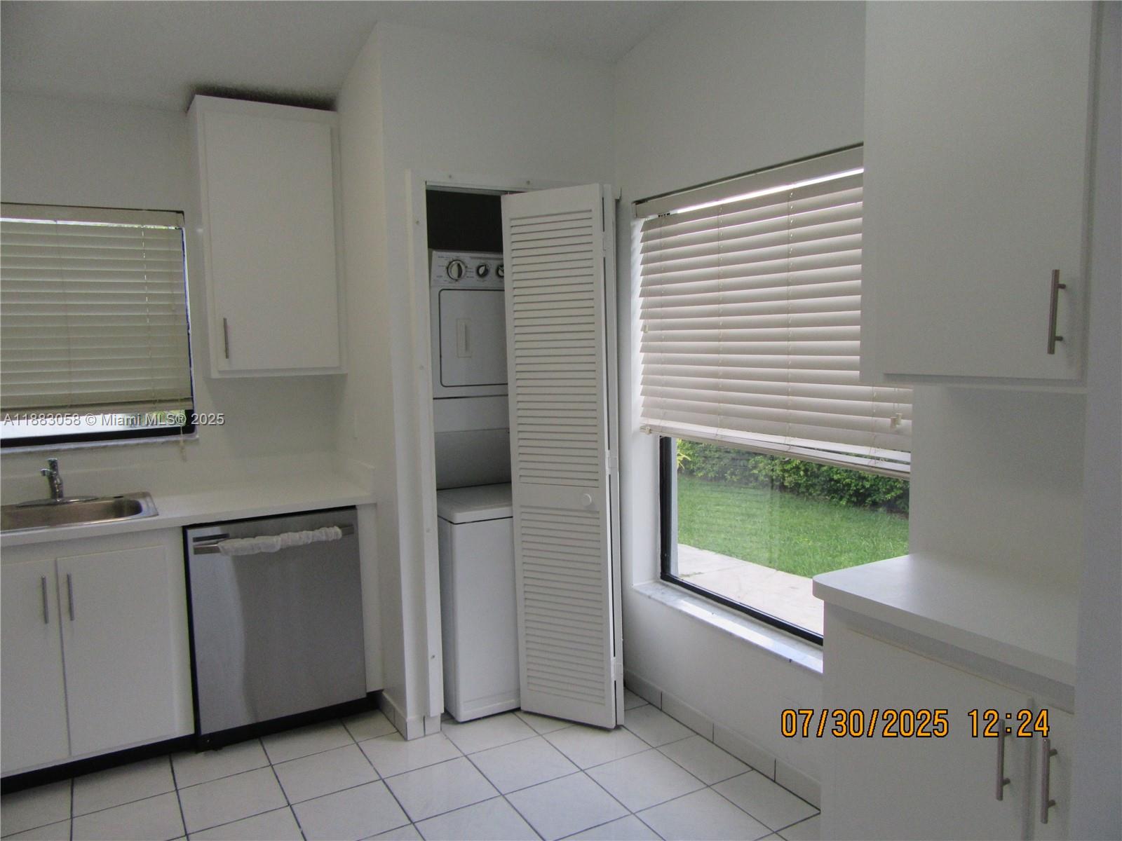 WESTWIND LAKES GARDEN HOM - Residential Lease