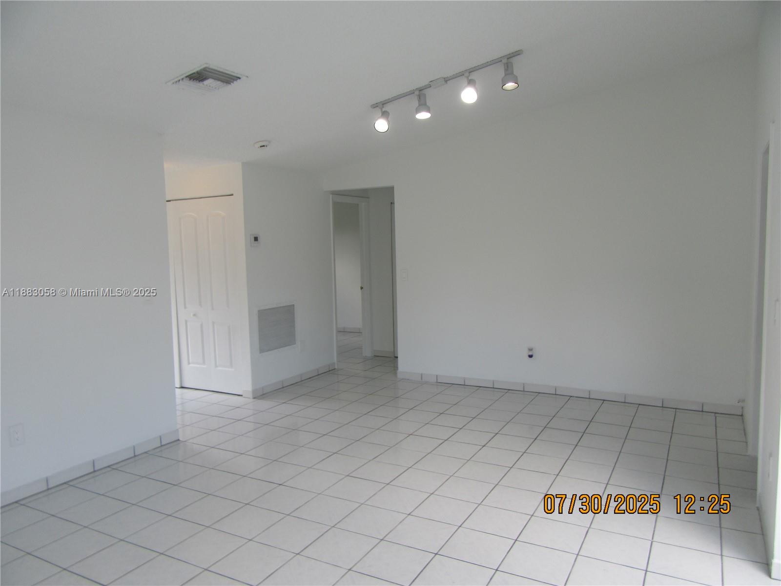 WESTWIND LAKES GARDEN HOM - Residential Lease