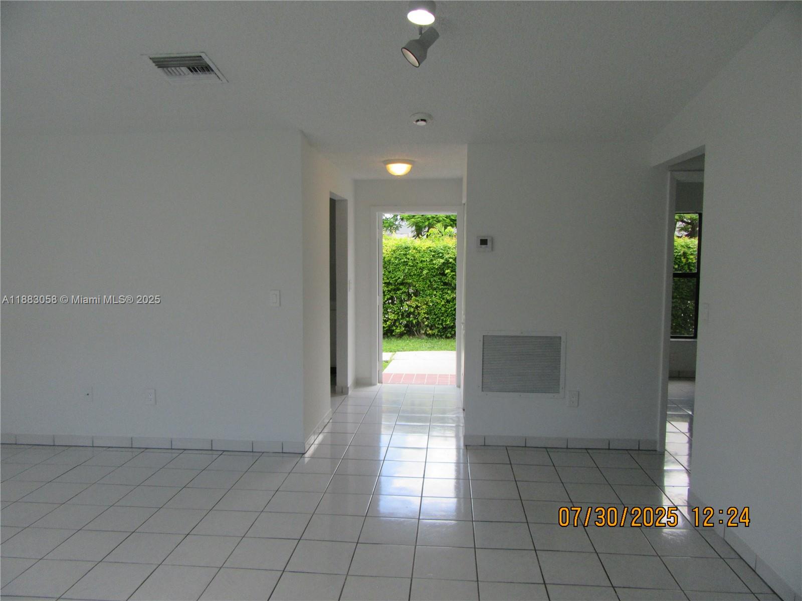 WESTWIND LAKES GARDEN HOM - Residential Lease