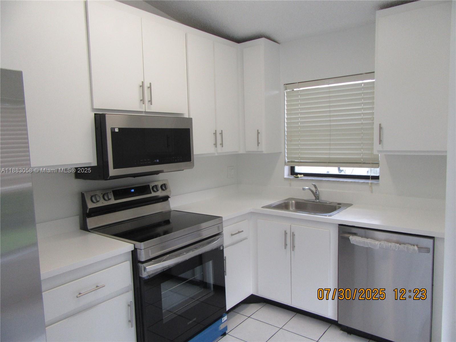 WESTWIND LAKES GARDEN HOM - Residential Lease