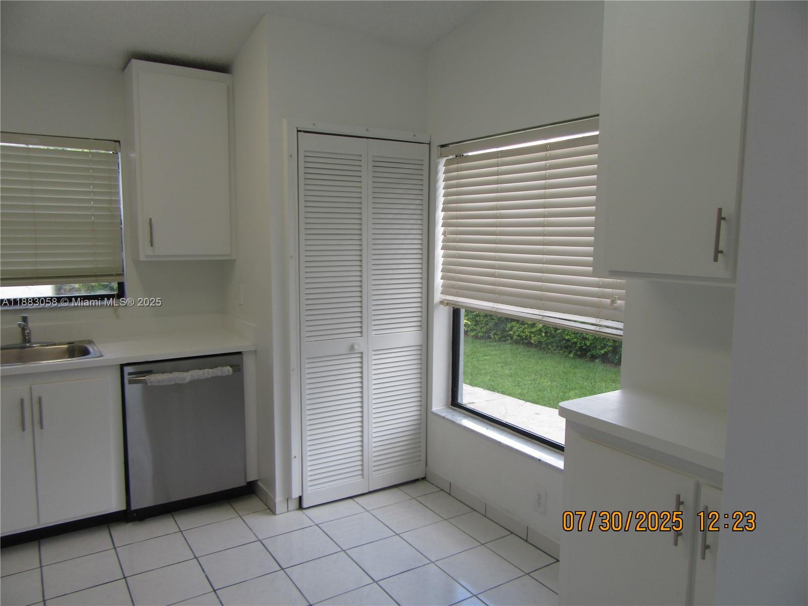 WESTWIND LAKES GARDEN HOM - Residential Lease