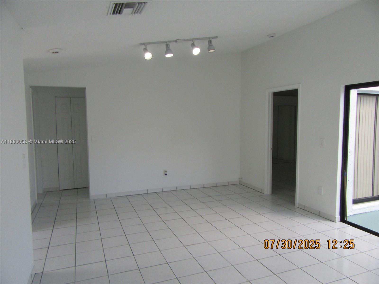 WESTWIND LAKES GARDEN HOM - Residential Lease