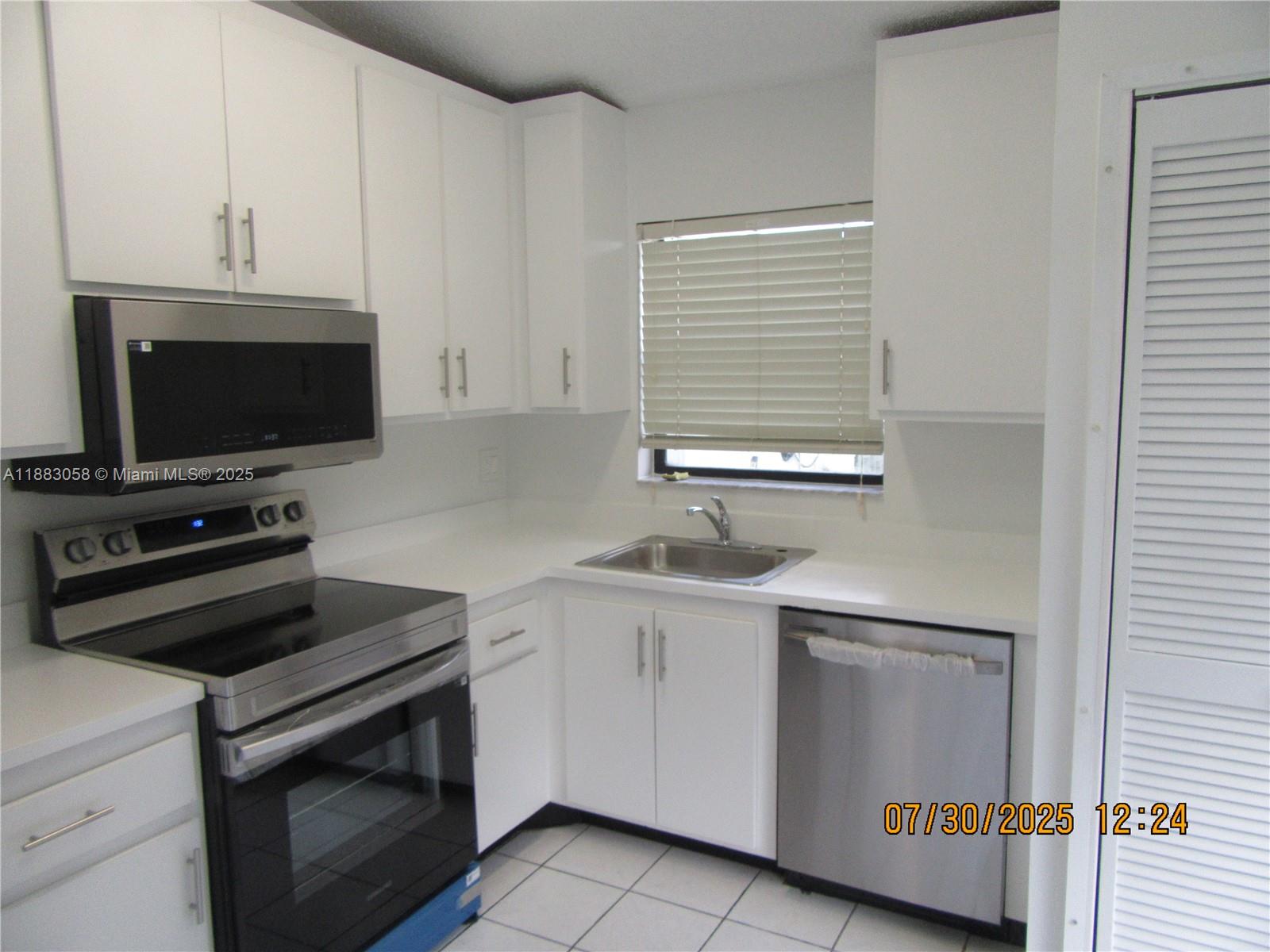 WESTWIND LAKES GARDEN HOM - Residential Lease