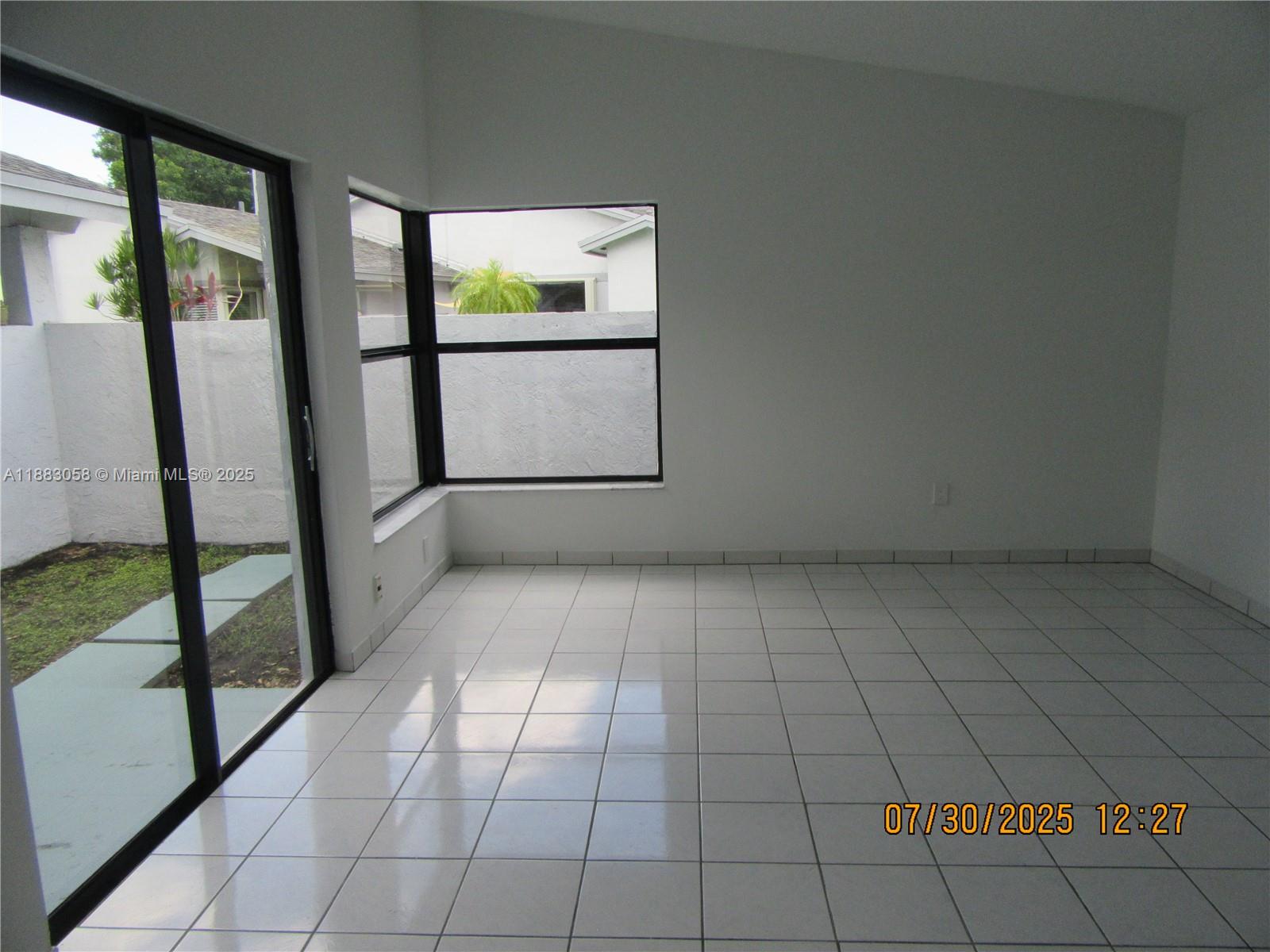 WESTWIND LAKES GARDEN HOM - Residential Lease