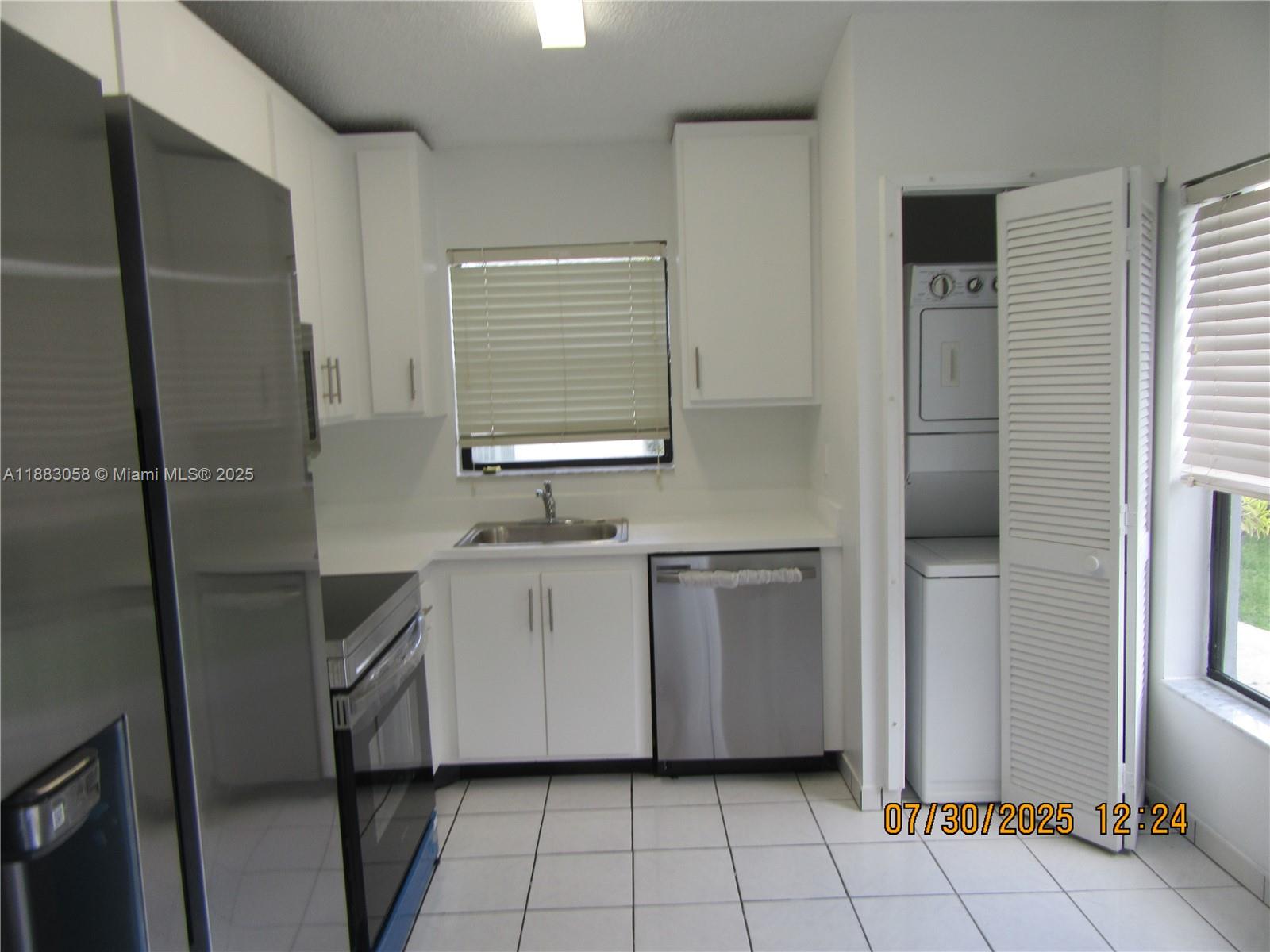 WESTWIND LAKES GARDEN HOM - Residential Lease