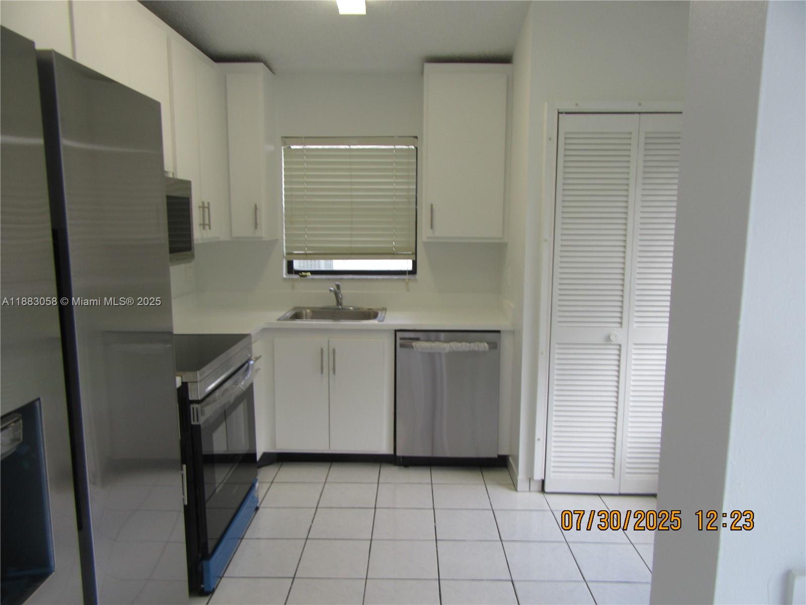 WESTWIND LAKES GARDEN HOM - Residential Lease