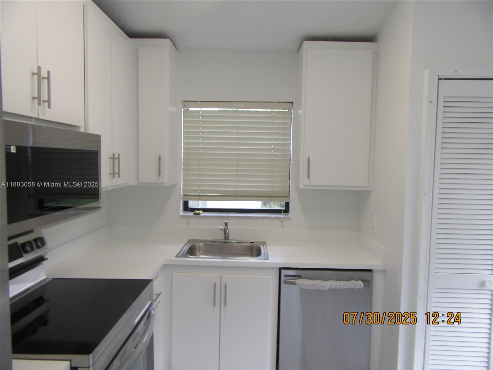 WESTWIND LAKES GARDEN HOM - Residential Lease