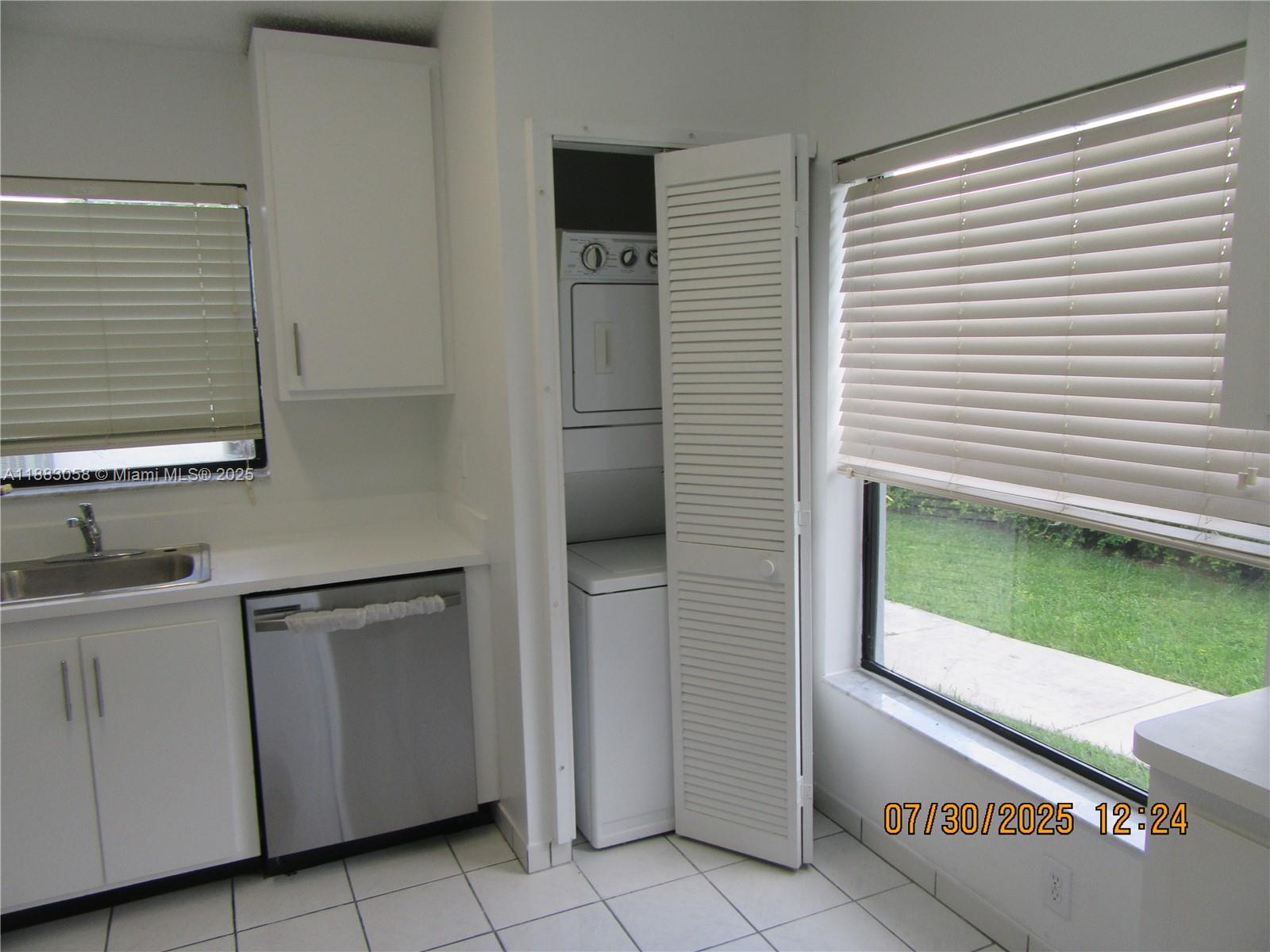 WESTWIND LAKES GARDEN HOM - Residential Lease