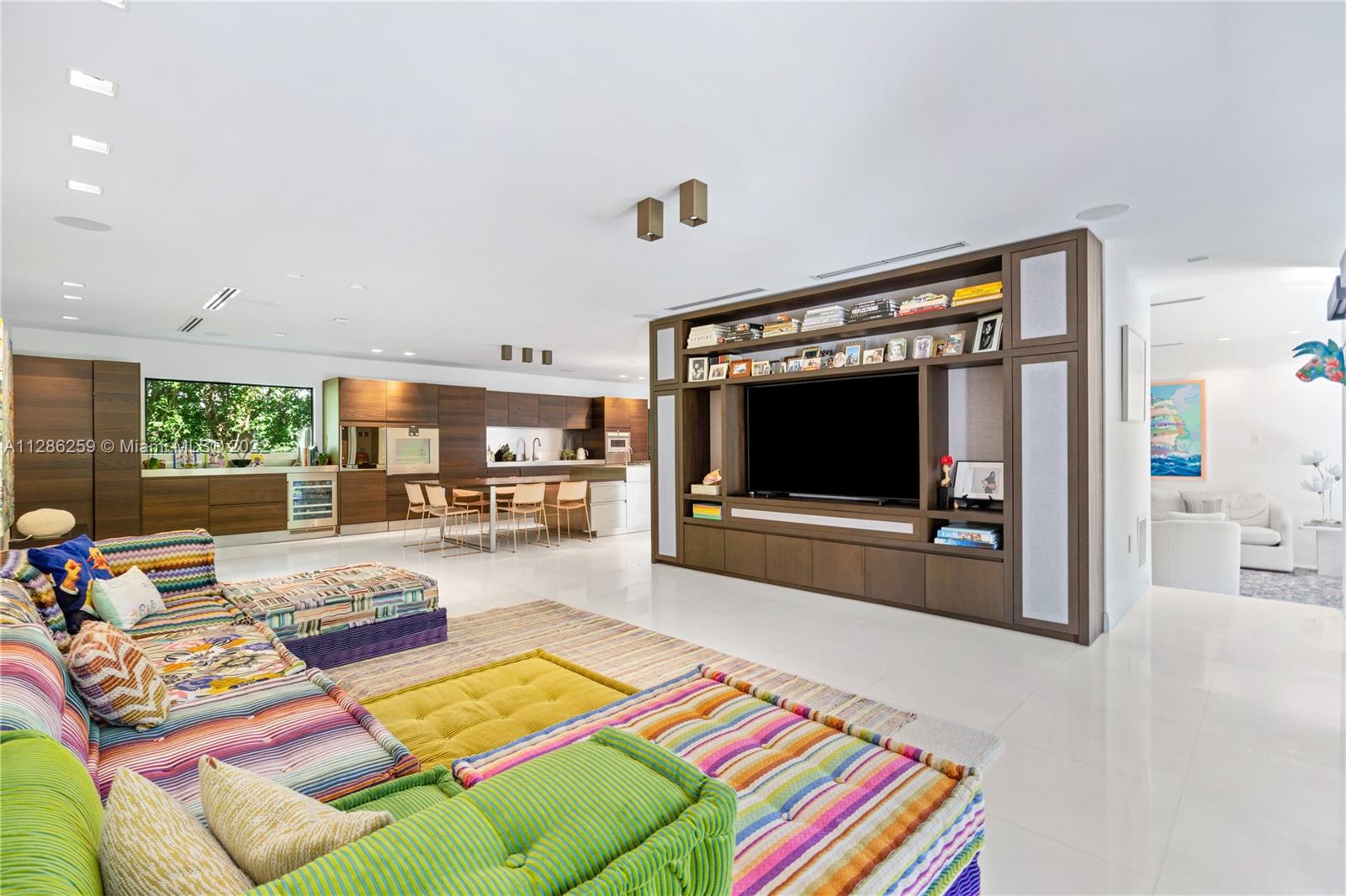 SUNSET ISLANDS-ISLAND NO - Residential