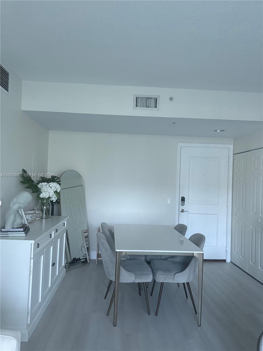 PLATINUM CONDO - Residential