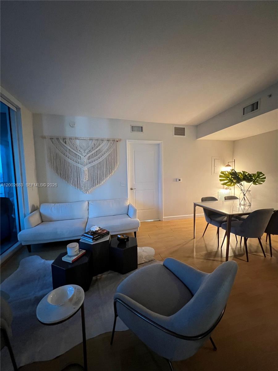 PLATINUM CONDO - Residential