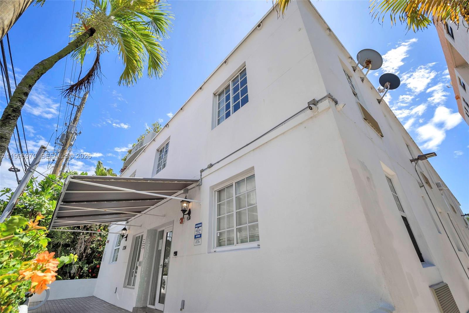 THE ABBOTT CONDO - Residential