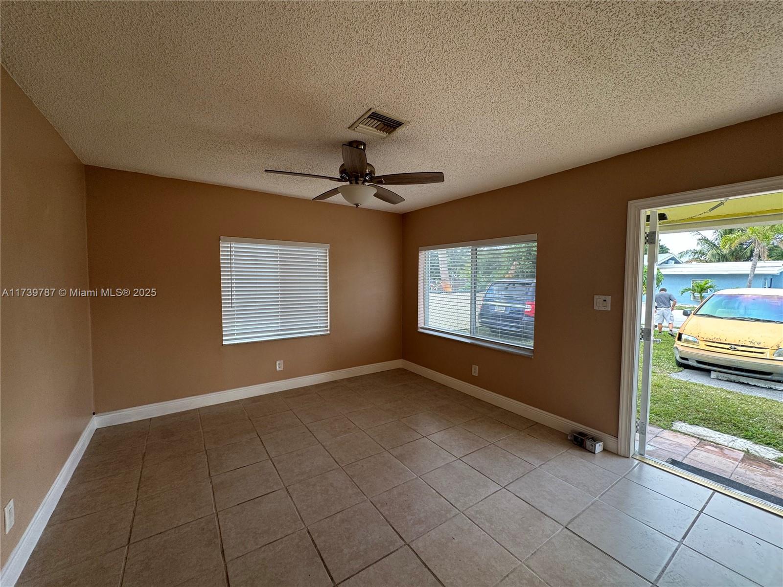 Photo 1 of 3640 Ne 10th Ave B, Oakland Park, Florida, $1,800, Web #: 11739787