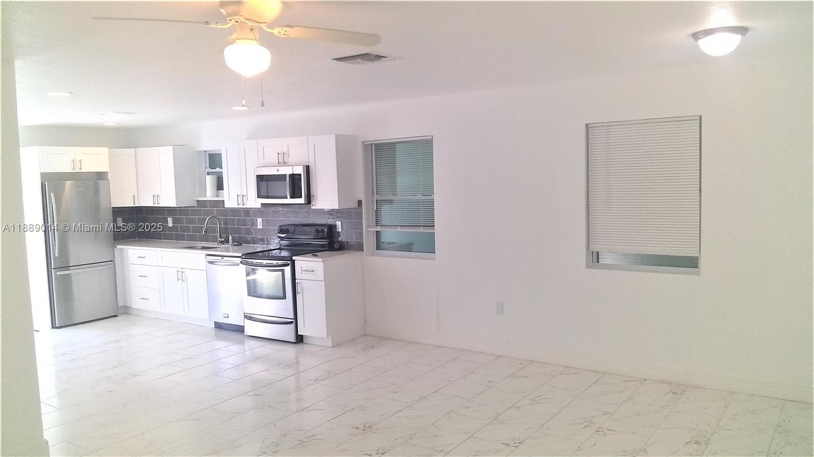 NORTH PALM BCH 4 - Residential Lease