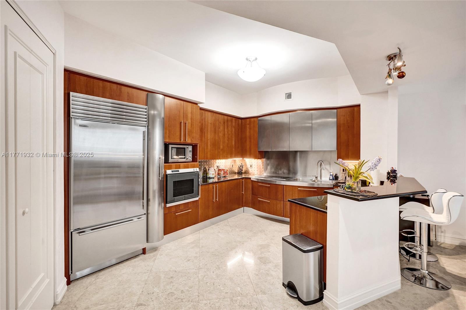 18101 Collins Ave 708