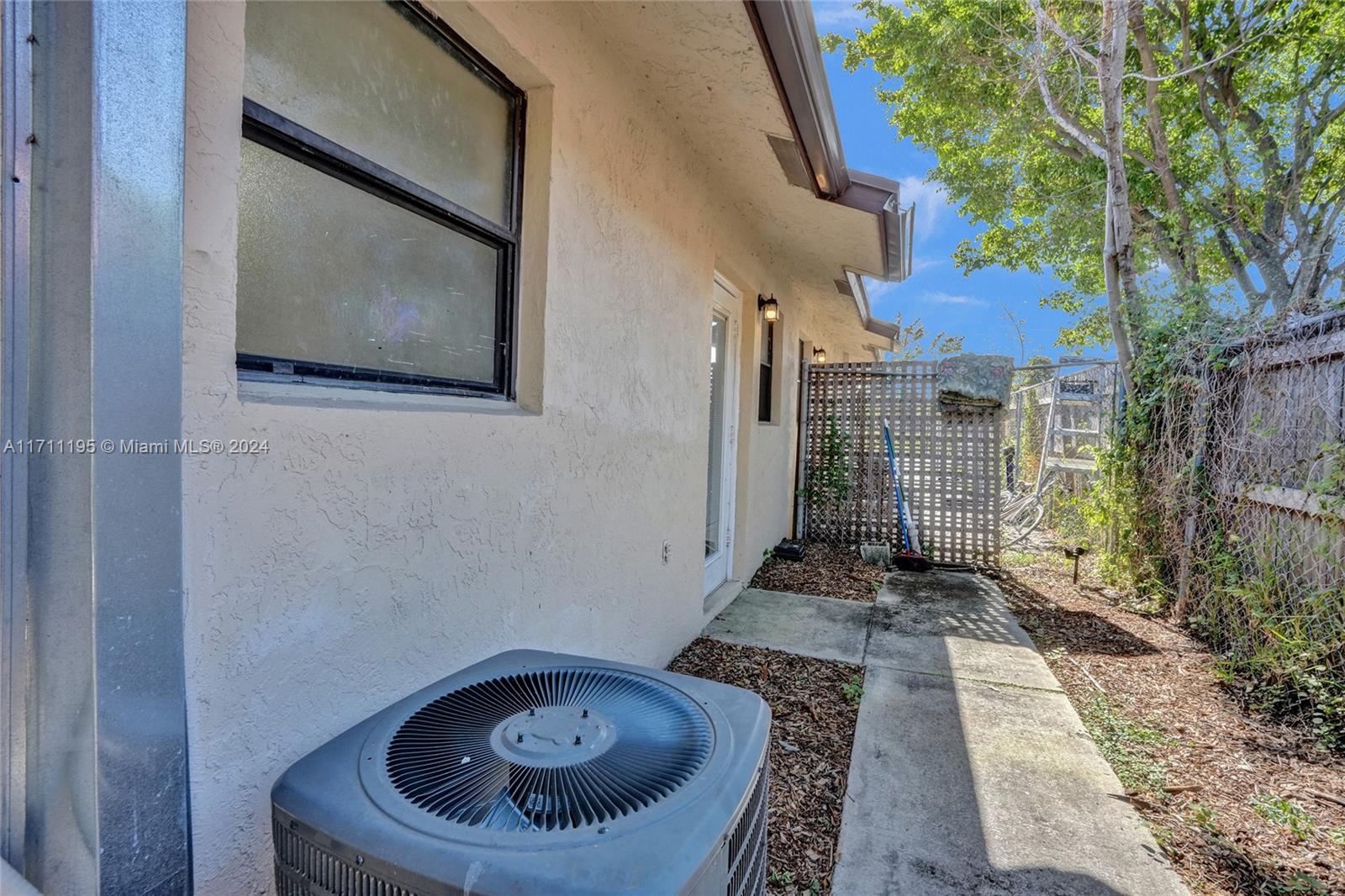 DUNBAR TERR - Residential Income