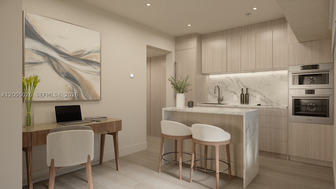 250 Collins Ave 205