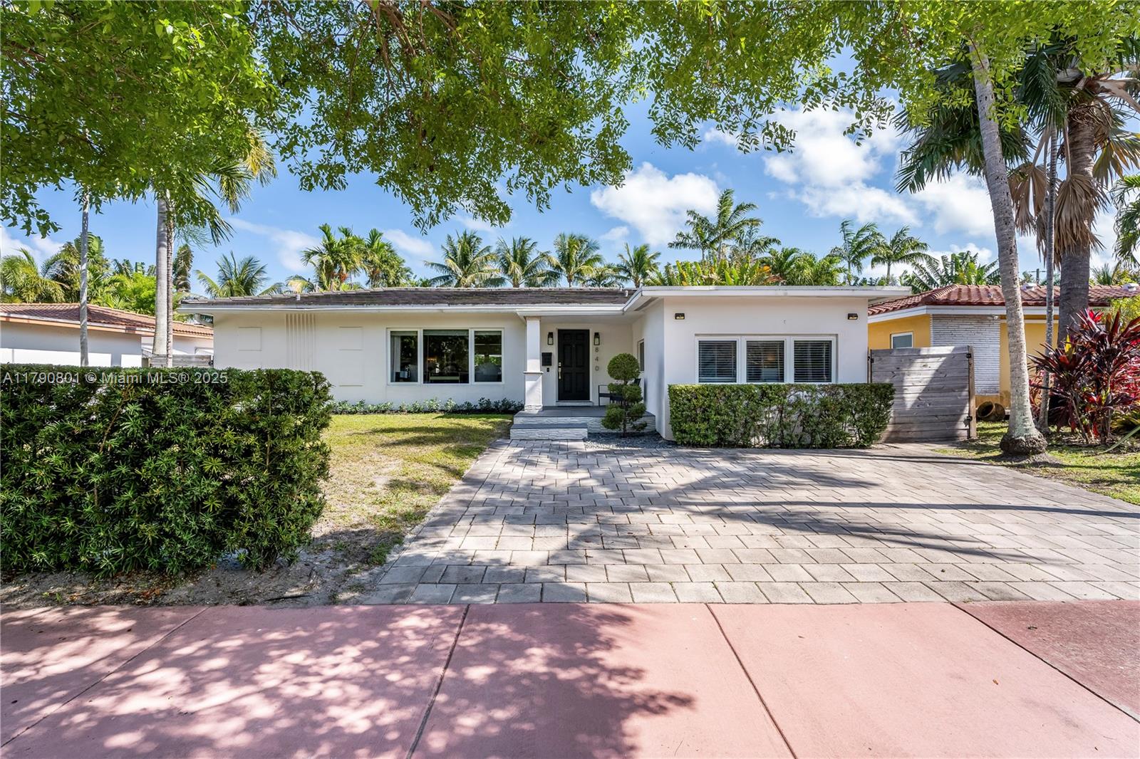 Property for Sale at 840 N Shore Dr, Miami Beach, Miami-Dade County, Florida - Bedrooms: 3 
Bathrooms: 3  - $1,640,000